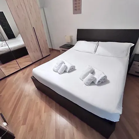 Realty Company Croce * Roma